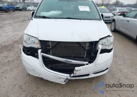 2016 Chrysler Town & Country Touring-L Anniversary Edition z USA, uszkodzony, nr VIN 2C4RC1CG9GR222713